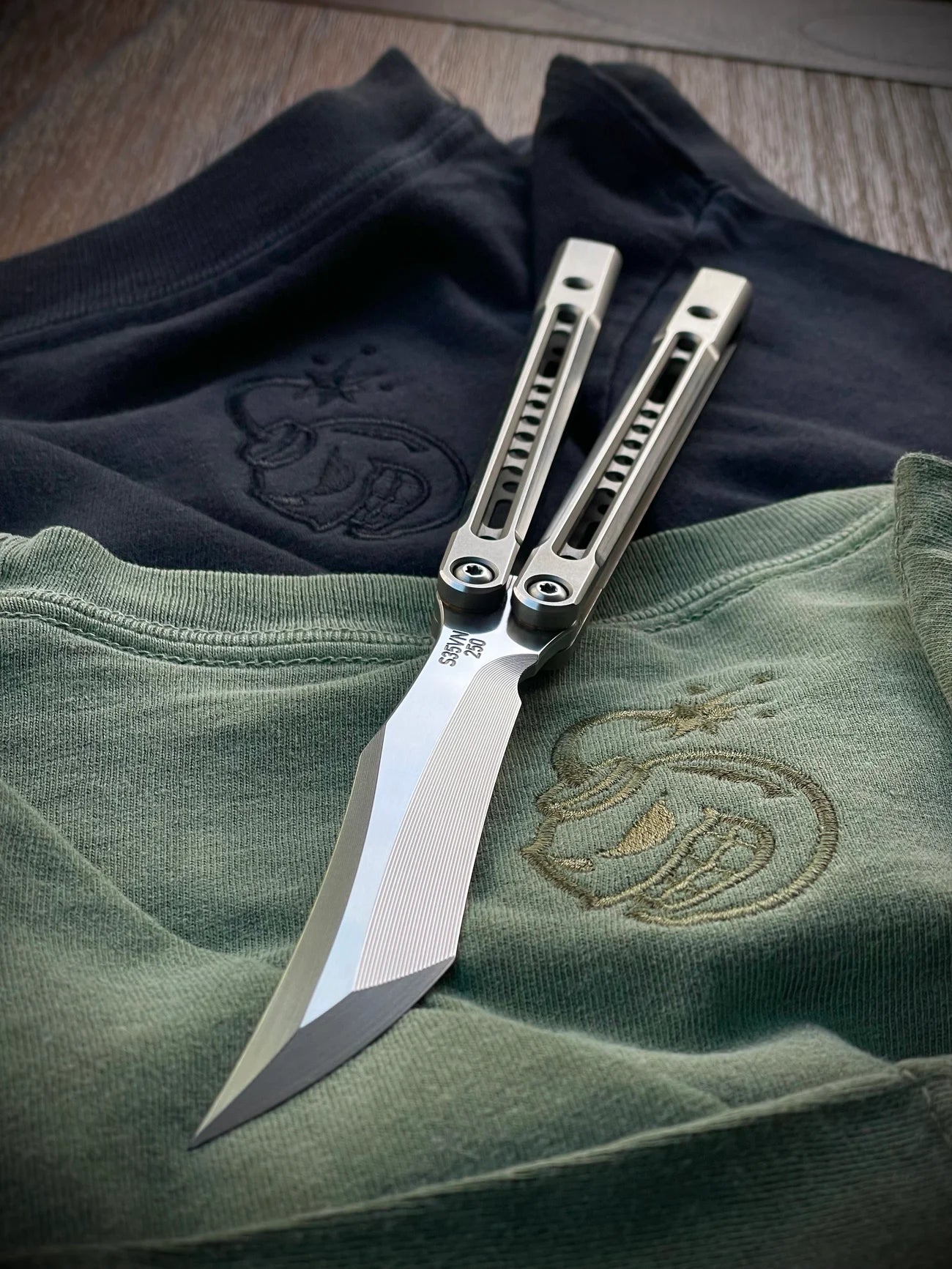 JK DESIGN EMBROIDERED TEE